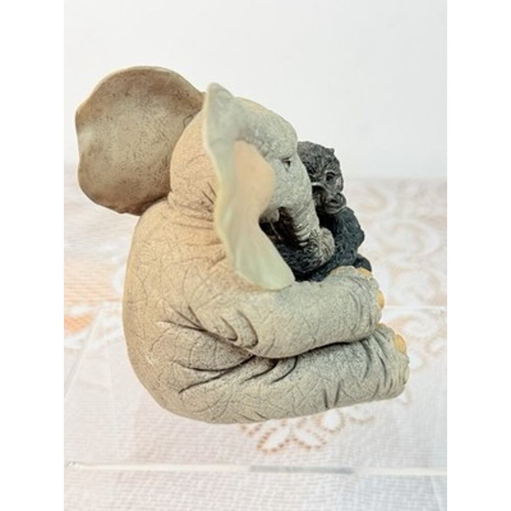 Elephant Figurine "Don't Leave Me" Henry & Gorilla #0575 Made in China ©2001 - Picture 2 of 12